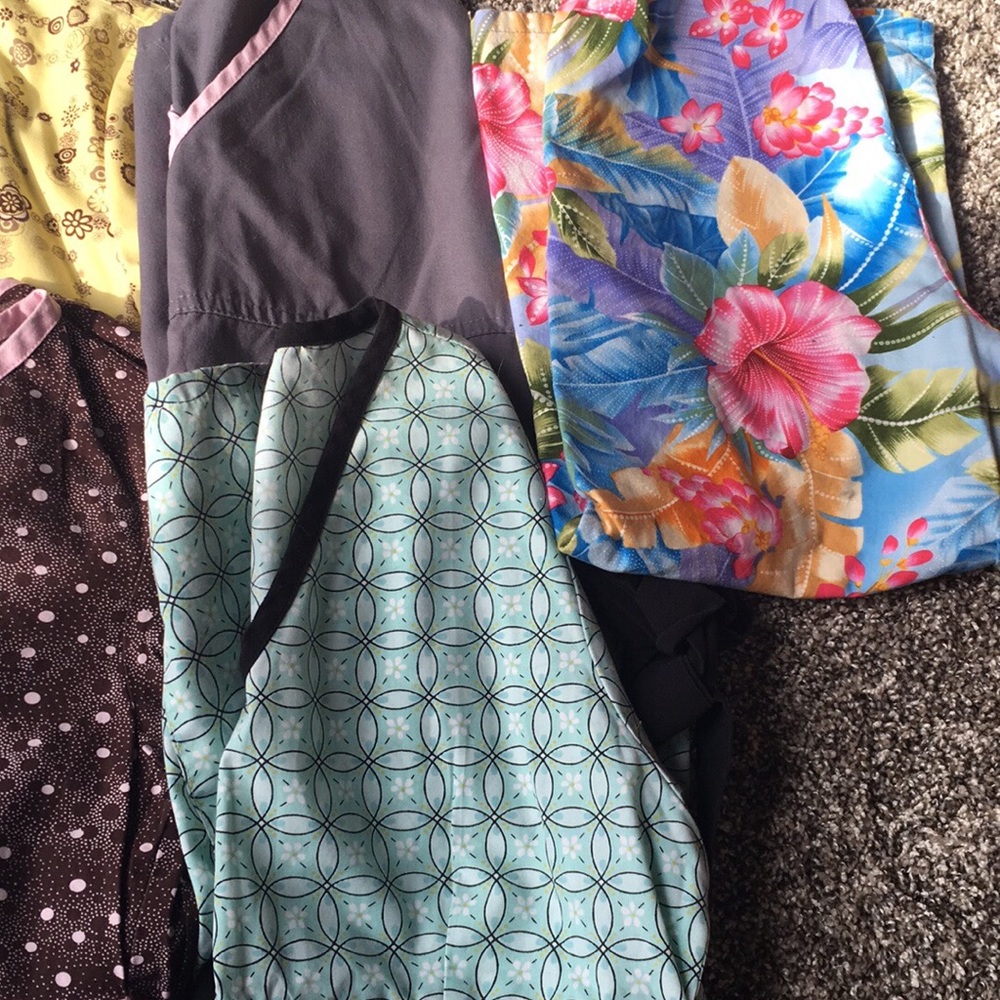 Scrub tops - Picture 3 of 3